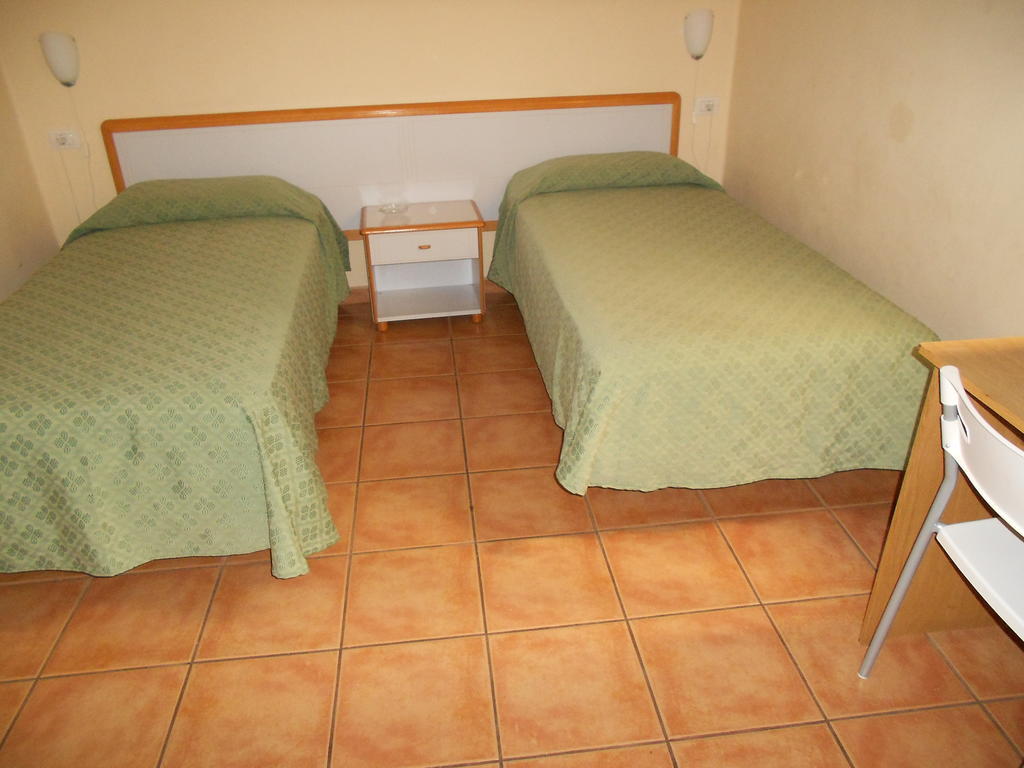 Pension Mova Santa Cruz de Tenerife Room photo